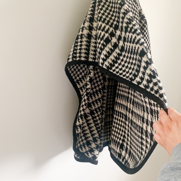 Talbots Houndstooth Cape Poncho - Picture 8 of 9